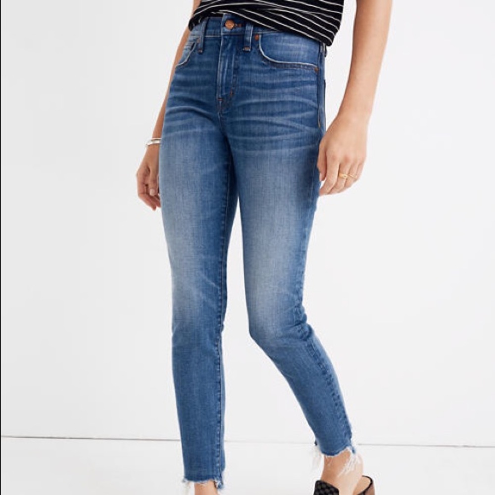 9" High-Rise Skinny Crop: Destructed-Hem Edition